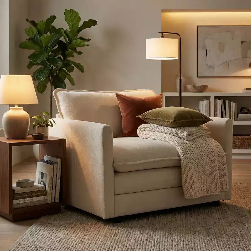 Sillón decorativo tapizado en crema, respaldo de almohada, para 1 persona