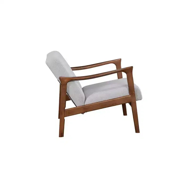 Sillón individual tapizado en gris con estructura de madera