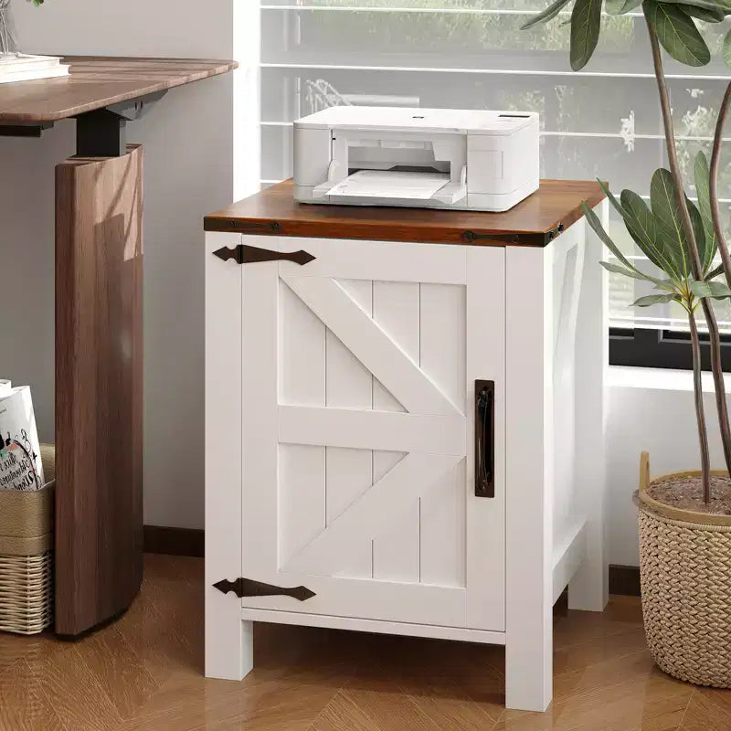Mesita de noche rústica marrón estilo casa de campo, estilo puerta corredera de granero, juego de 2, con estación de carga USB