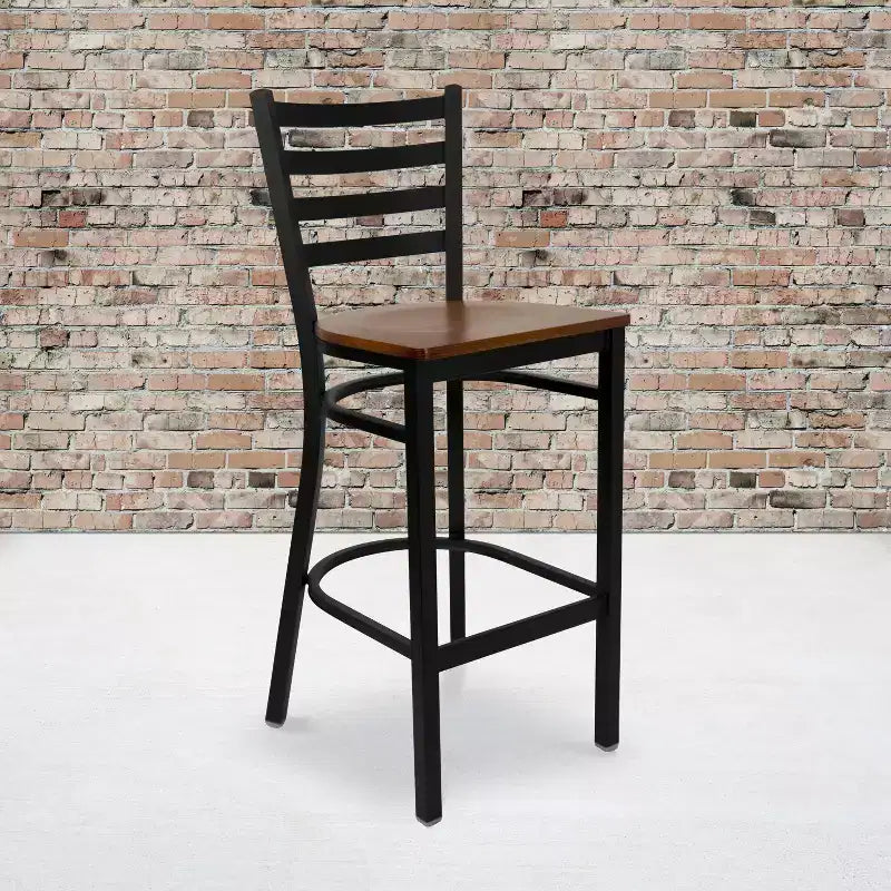 Taburete de bar con respaldo de escalera y estructura de metal negro, asiento multicolor — Juego de 2