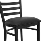 Taburete de bar con respaldo de escalera y estructura de metal negro, asiento multicolor — Juego de 2