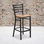 Taburete de bar con respaldo de escalera y estructura de metal negro, asiento multicolor — Juego de 2